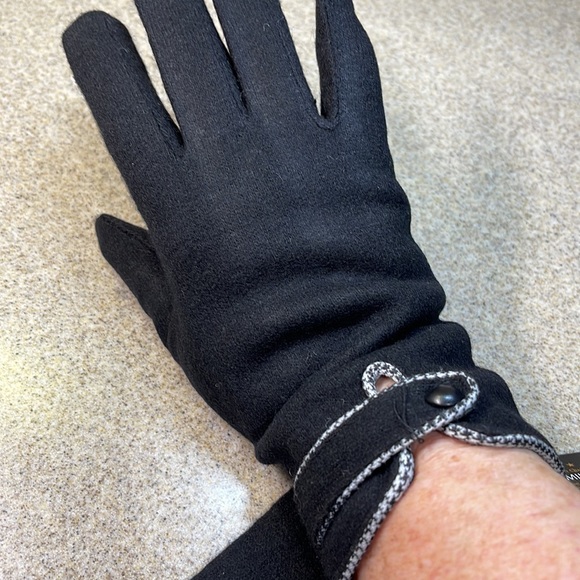 HOUNDSTOOTH GLOVES 🧤 BLACK / WHITE LOVE ❤️ THE LITTLE TOUCH HOUNDSTOOTH. - Picture 1 of 9